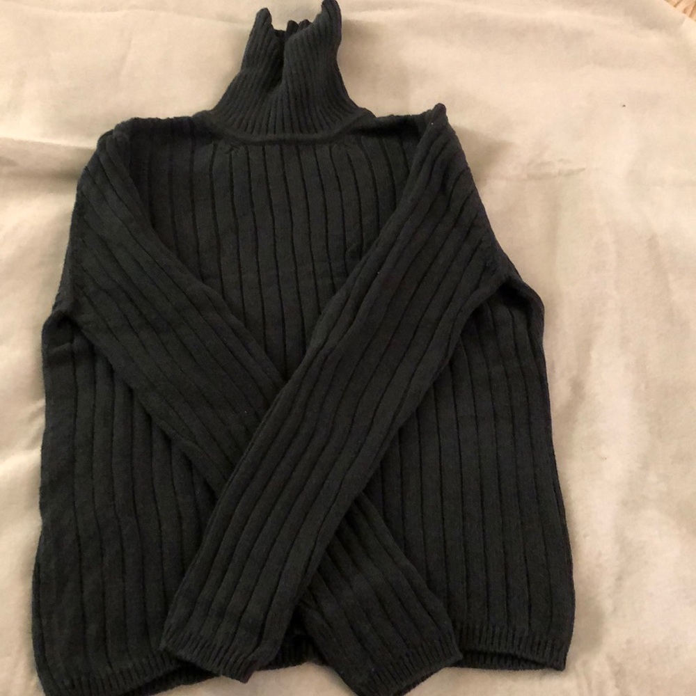 Hunter green sweater.